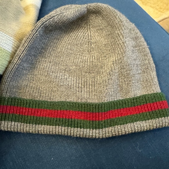 Gucci Gray Knit Hat with Signature Stripes - Picture 2 of 3